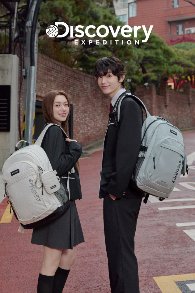 디스커버리, 신학기 ‘라이크 에어 백팩’ 출시… 문샤넬 화보 공개 1251-Image